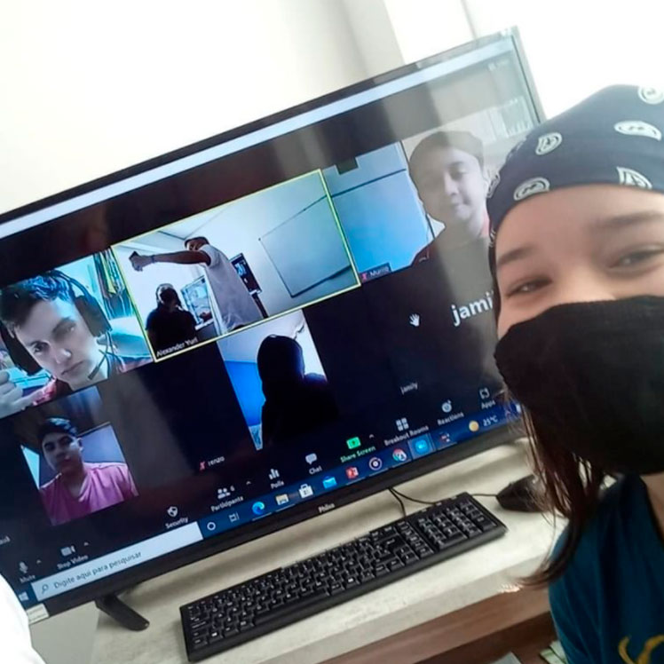 Diversos Alunos em Sala de Aula