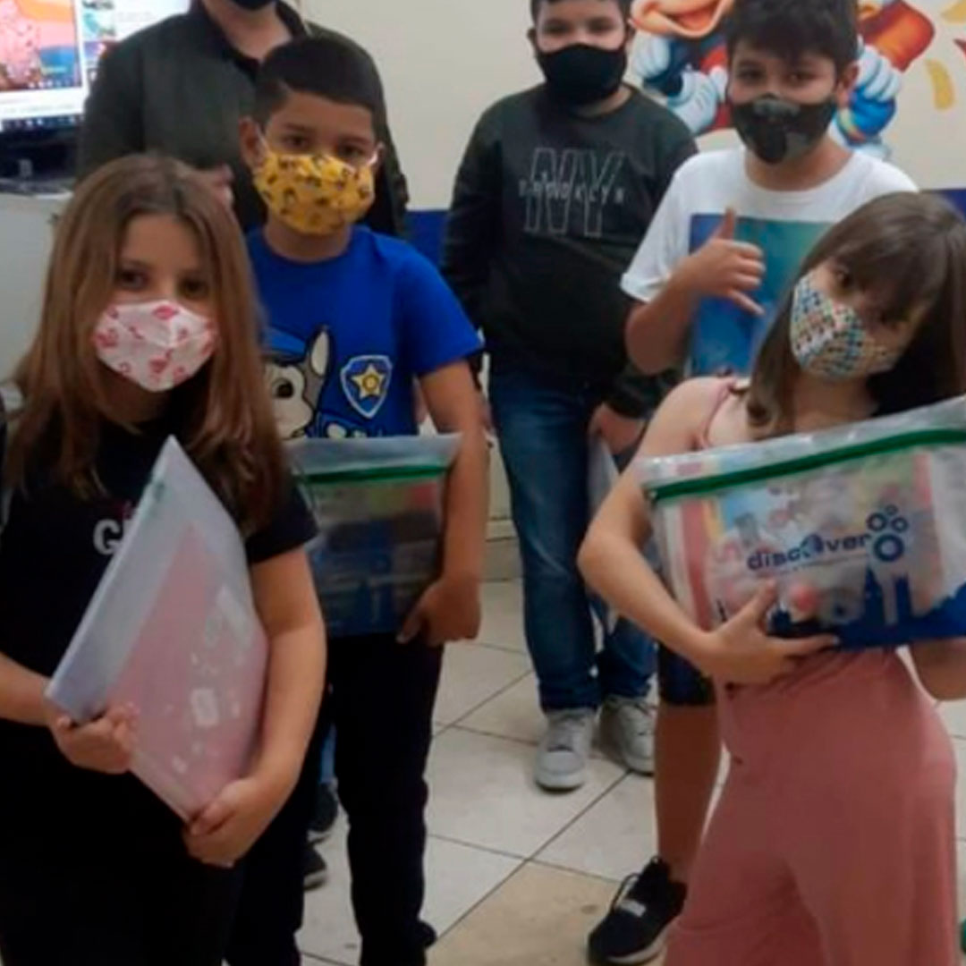 Diversos Alunos em Sala de Aula